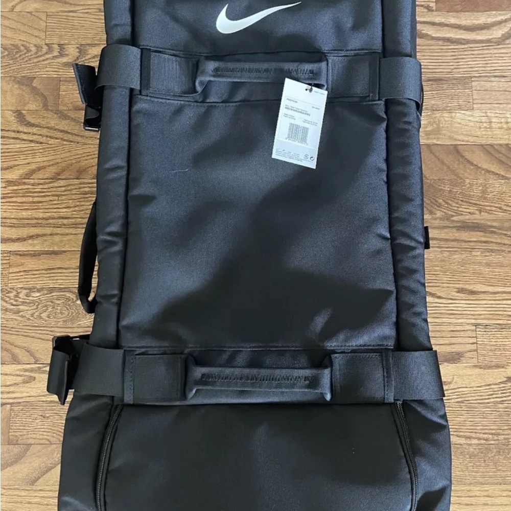Nike VERY EXTRA - Fiftyone49 32” Team Roller Wheeled Suitcase Luggage Bag